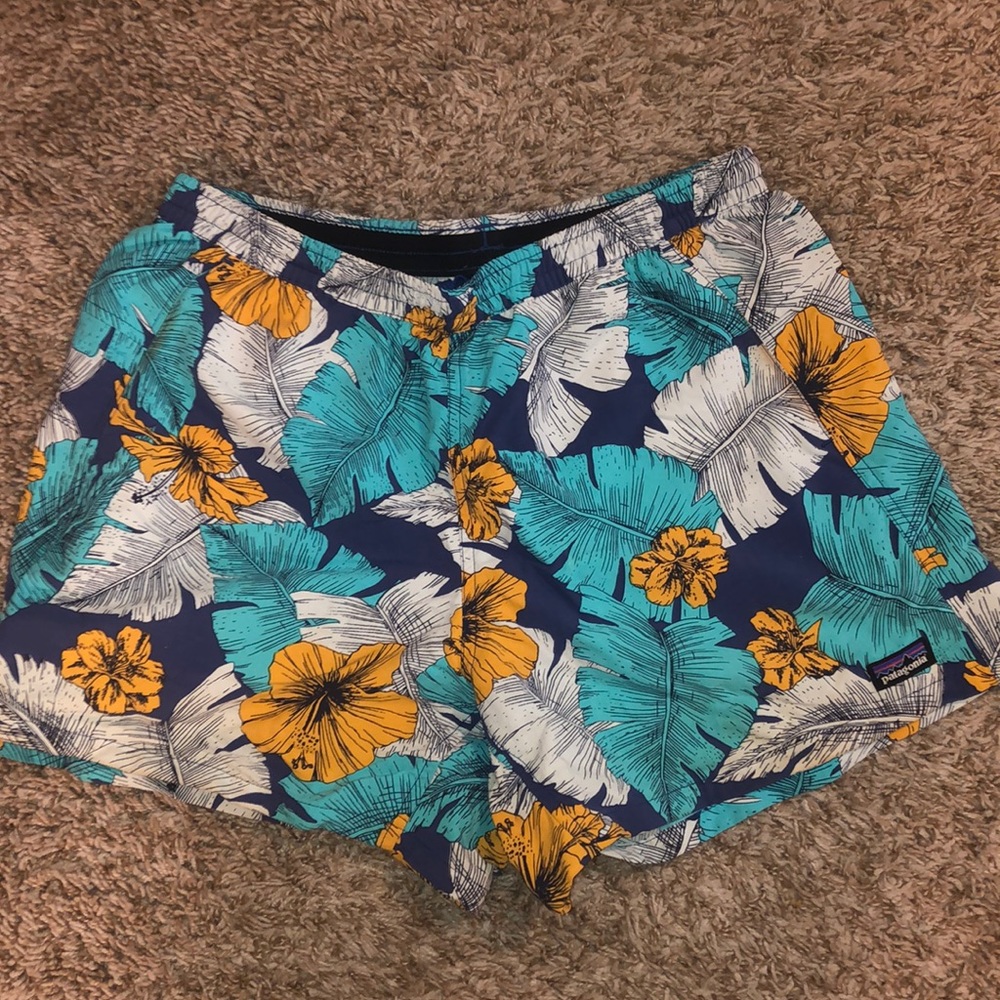 Women Patagonia 5’ flower shorts